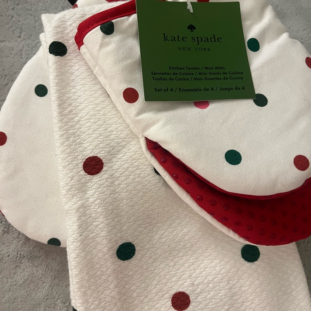 Kate Spade Polka Dot Oven Mitt / Towel Set - 2 oven mitts/2 towels - Picture 2 of 2